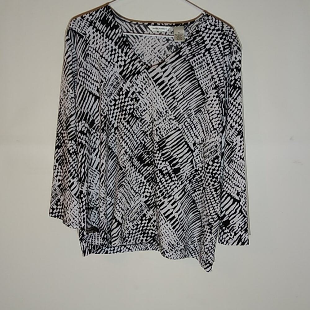 Laura Ashley Women's XL 3/4 sleeve blouse black white design. Office